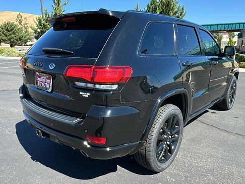 Used 2021 Jeep Grand Cherokee Laredo X image 3