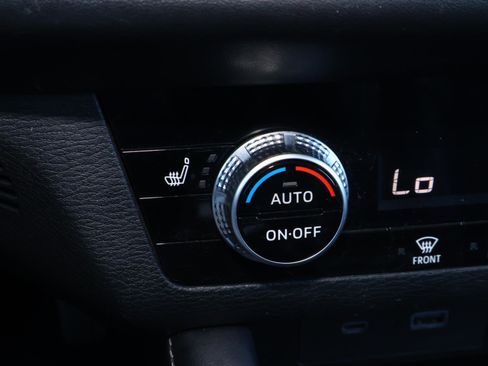 Used 2024 Mitsubishi Outlander SE image 28