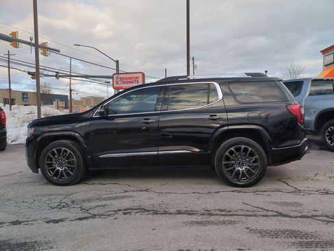 Used 2023 GMC Acadia Denali w/ Black Diamond Edition image 8
