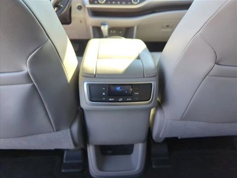 Used 2018 Toyota Highlander XLE image 22