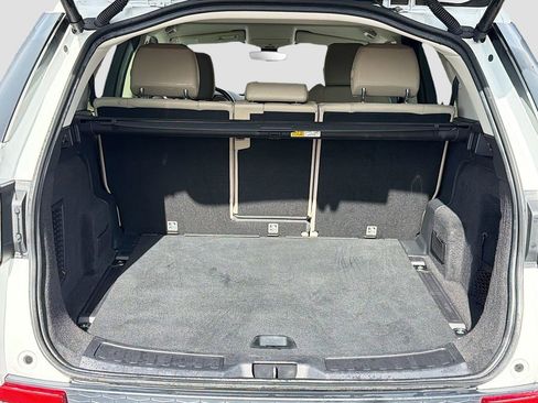 Used 2020 Land Rover Discovery Sport SE image 12