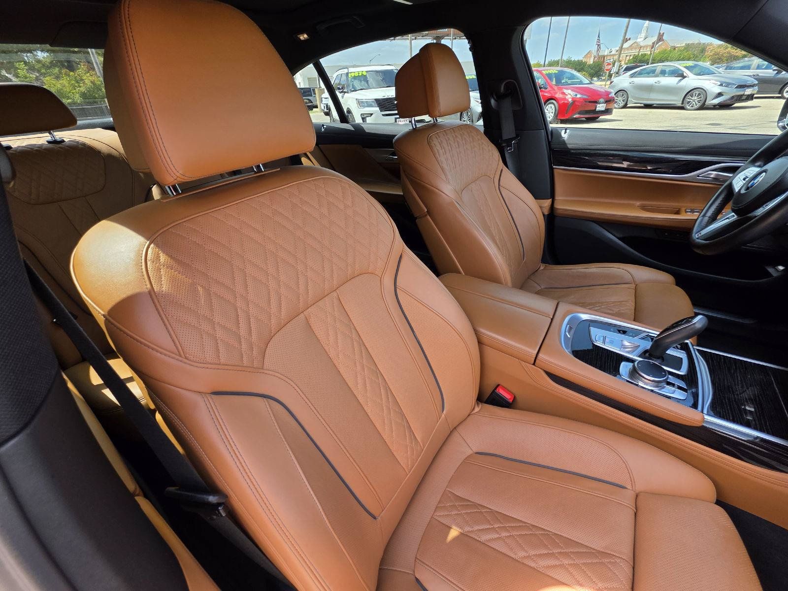 Used 2022 BMW 750i xDrive w/ M Sport Package AWD/4WD image 35