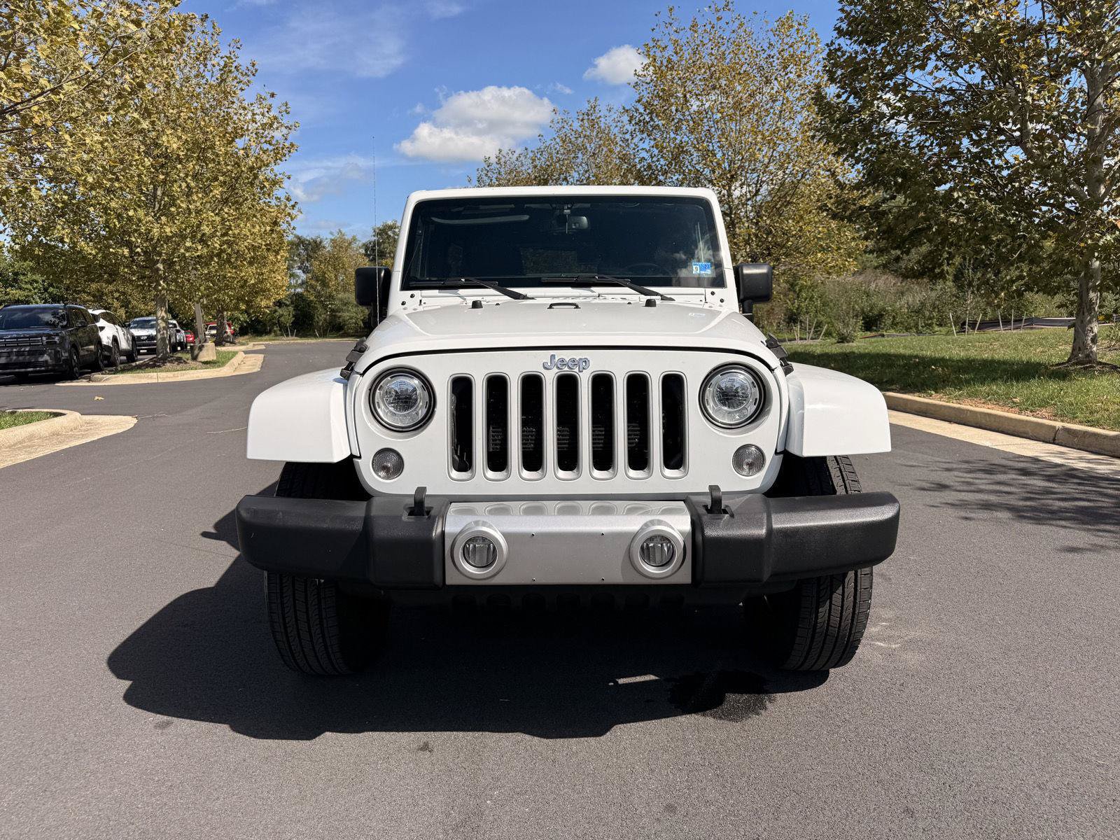 Used 2018 Jeep Wrangler Unlimited Sahara w/ Connectivity Group AWD/4WD image 3