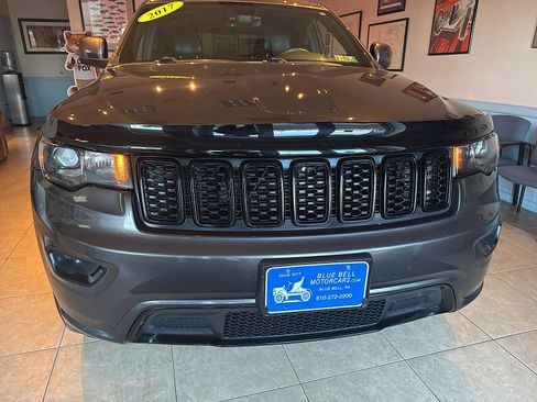 Used 2017 Jeep Grand Cherokee Altitude image 9
