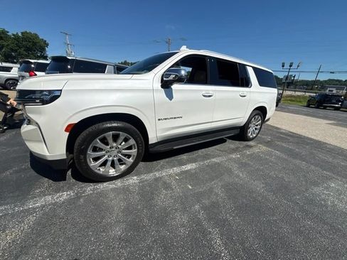 Used 2021 Chevrolet Suburban Premier w/ Premium Package AWD/4WD image 1