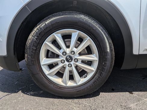 Used 2019 Kia Sorento AWD V6 image 11