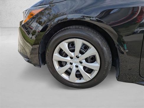 Certified 2025 Toyota Corolla LE image 22