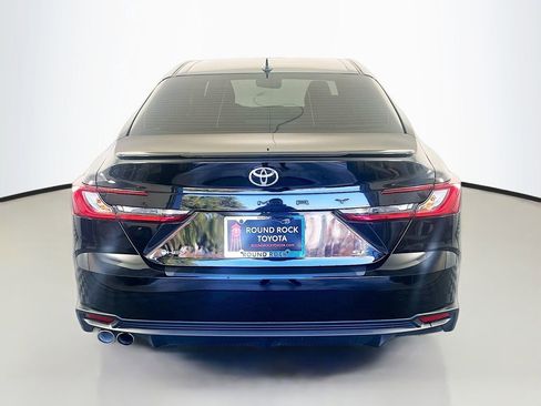 Used 2025 Toyota Camry SE image 6