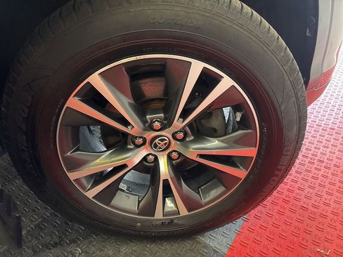 Used 2018 Toyota Highlander LE image 4