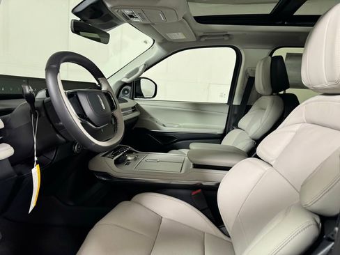 New 2026 Lincoln Navigator Reserve AWD/4WD image 32