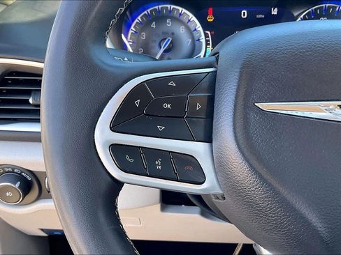 Used 2024 Chrysler Pacifica Touring-L FWD image 20