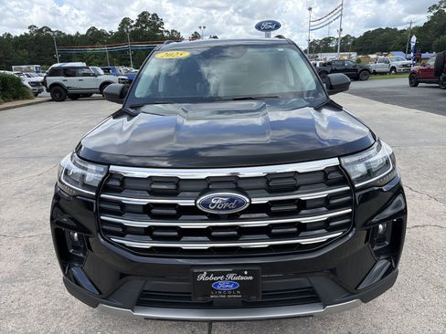 Used 2025 Ford Explorer Active w/ Active Comfort Package RWD image 3