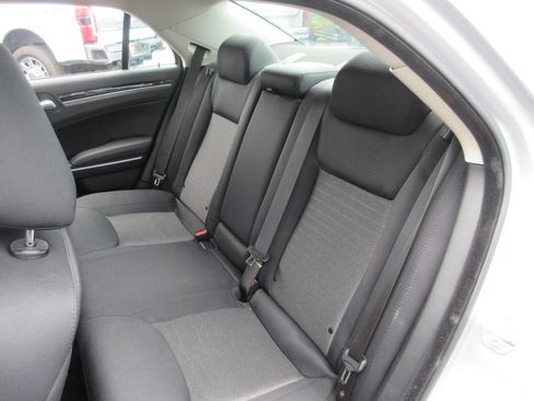 Used 2023 Chrysler 300 Touring w/ Sport Appearance Package RWD image 17