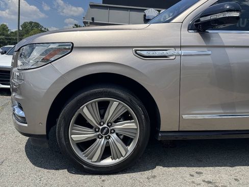 Used 2018 Lincoln Navigator Select w/ Technology Package RWD image 24