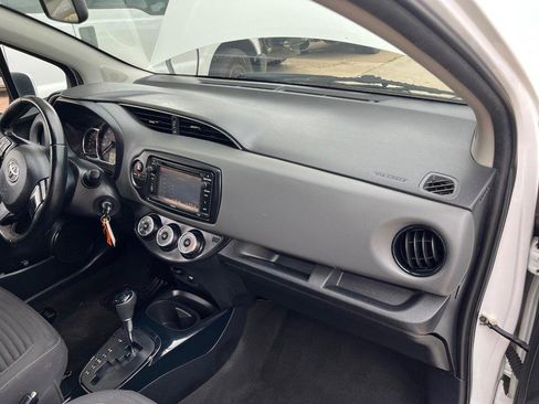 Used 2015 Toyota Yaris SE image 9