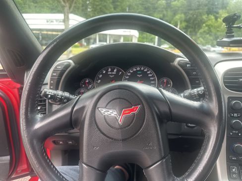 Used 2005 Chevrolet Corvette Coupe w/ Preferred Equipment Group RWD image 9