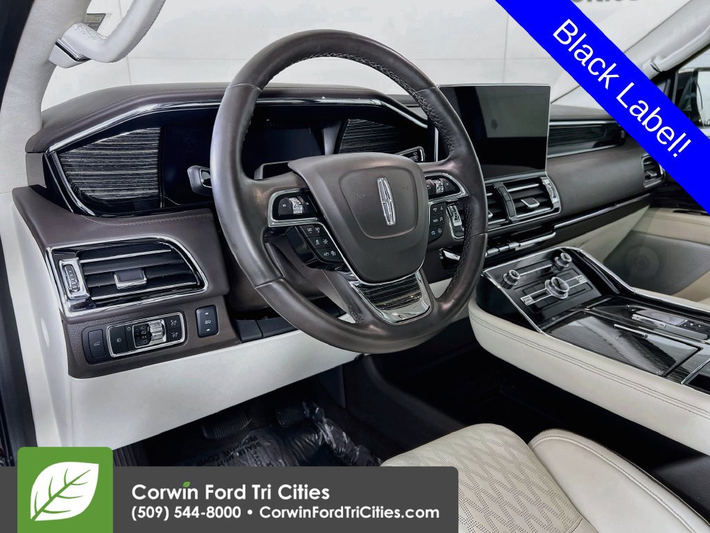 Used 2024 Lincoln Navigator Black Label AWD/4WD image 2