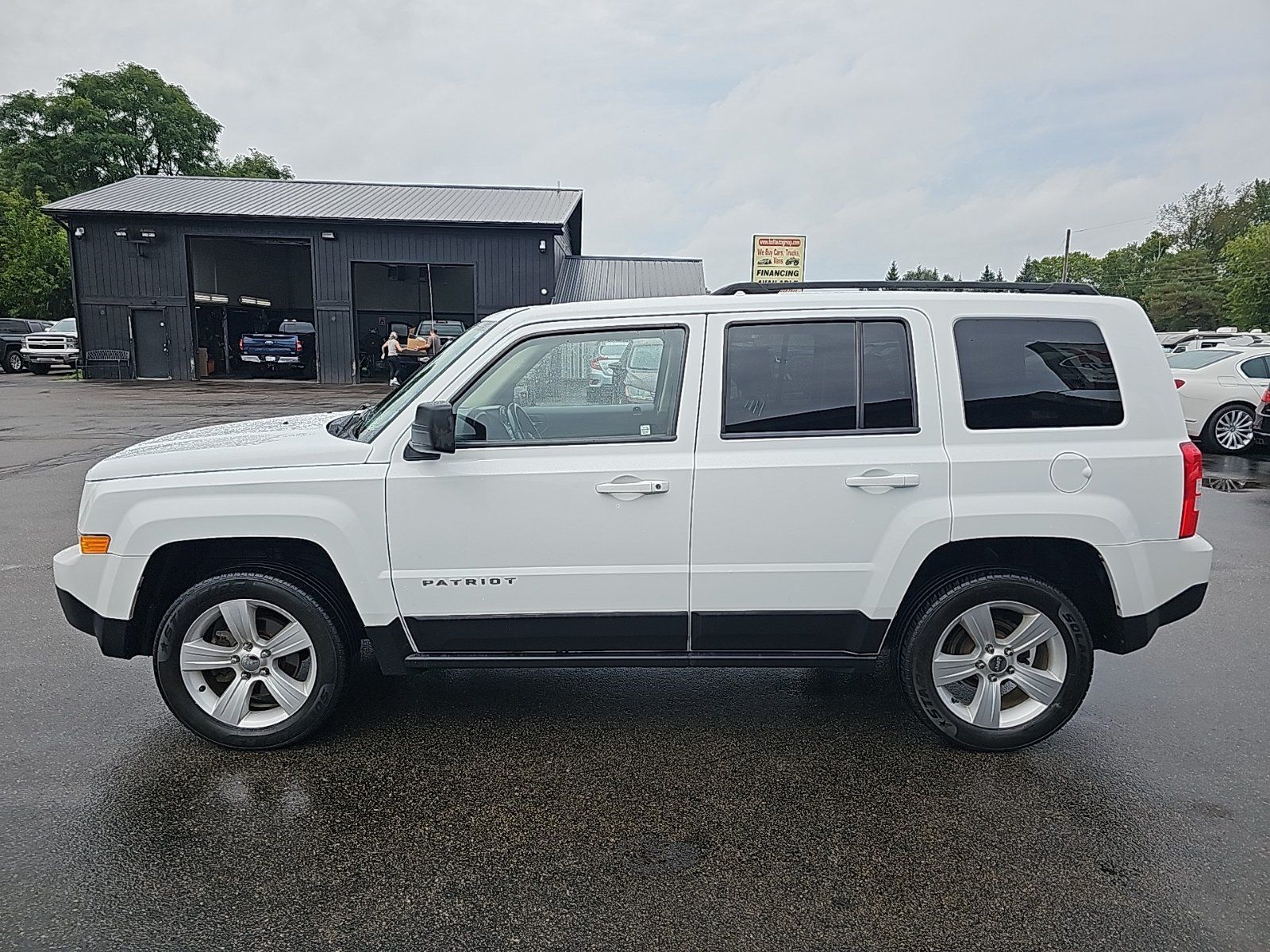 Used 2015 Jeep Patriot Latitude AWD/4WD image 6