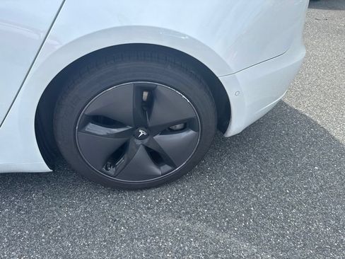 Used 2020 Tesla Model 3 Standard Range Plus RWD image 8
