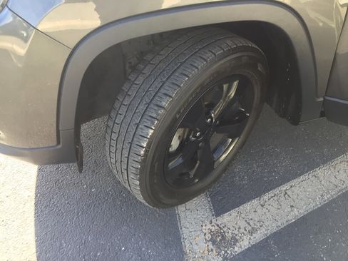 Used 2019 Jeep Cherokee Altitude image 15