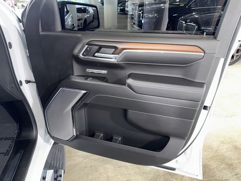 Used 2024 GMC Sierra 1500 Denali RWD image 9