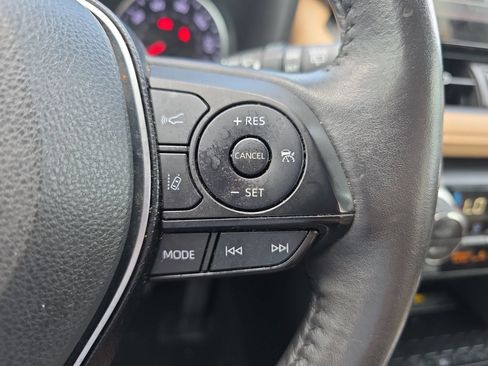 Used 2021 Toyota RAV4 XLE Premium AWD/4WD image 20