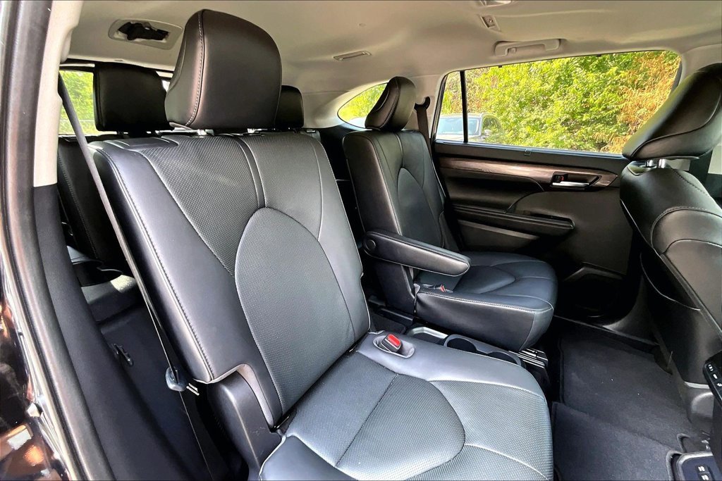 Used 2021 Toyota Highlander Limited w/ Protection Package #3 (TMS) AWD/4WD image 37