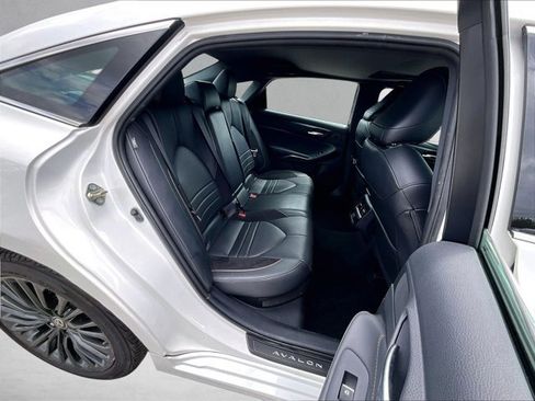 Used 2020 Toyota Avalon XSE image 29