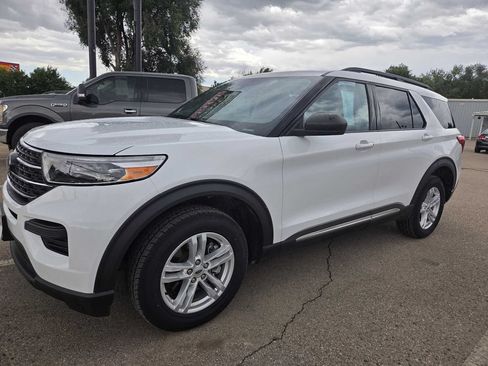 Used 2022 Ford Explorer XLT AWD/4WD image 7