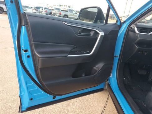 Used 2019 Toyota RAV4 LE image 19