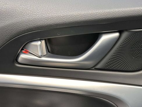 Used 2025 Genesis G70 2.5T RWD image 13