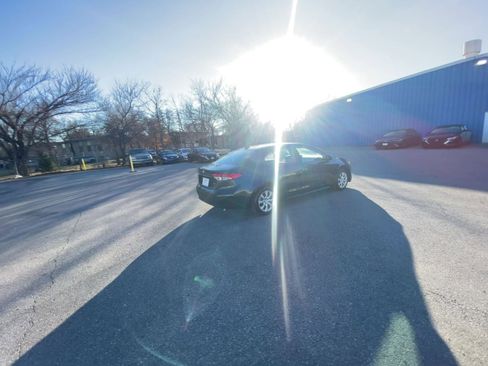 Used 2025 Toyota Corolla LE image 12