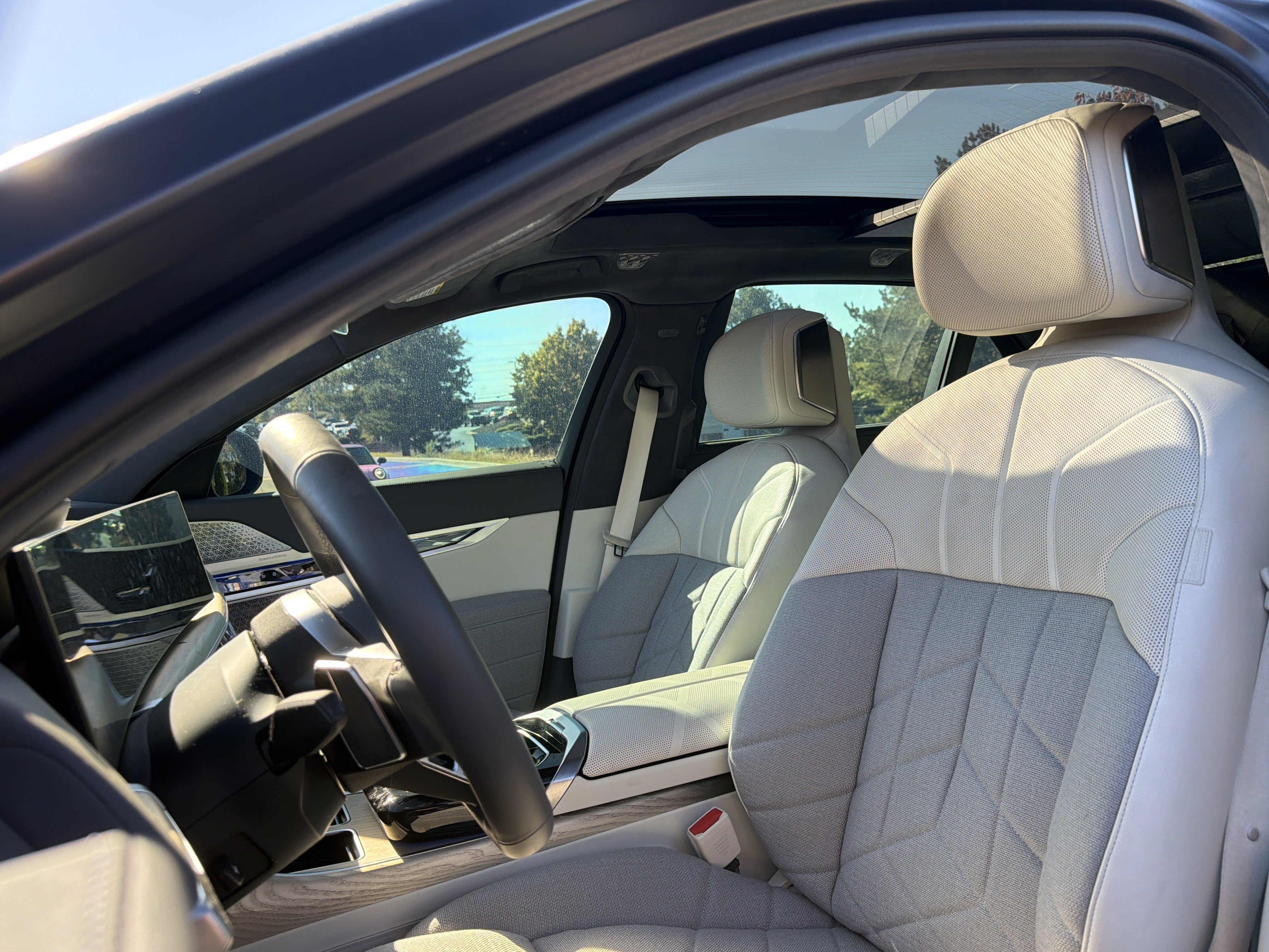 Used 2023 BMW i7 xDrive60 AWD/4WD image 7