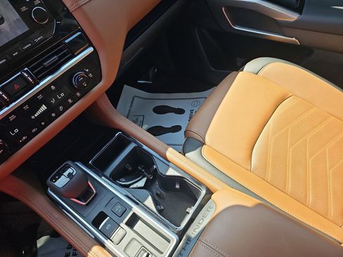 Used 2024 Nissan Pathfinder Platinum w/ Cargo Package image 27