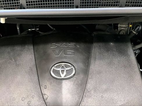 Used 2017 Toyota Sienna XLE w/ XLE Navigation Package FWD image 31