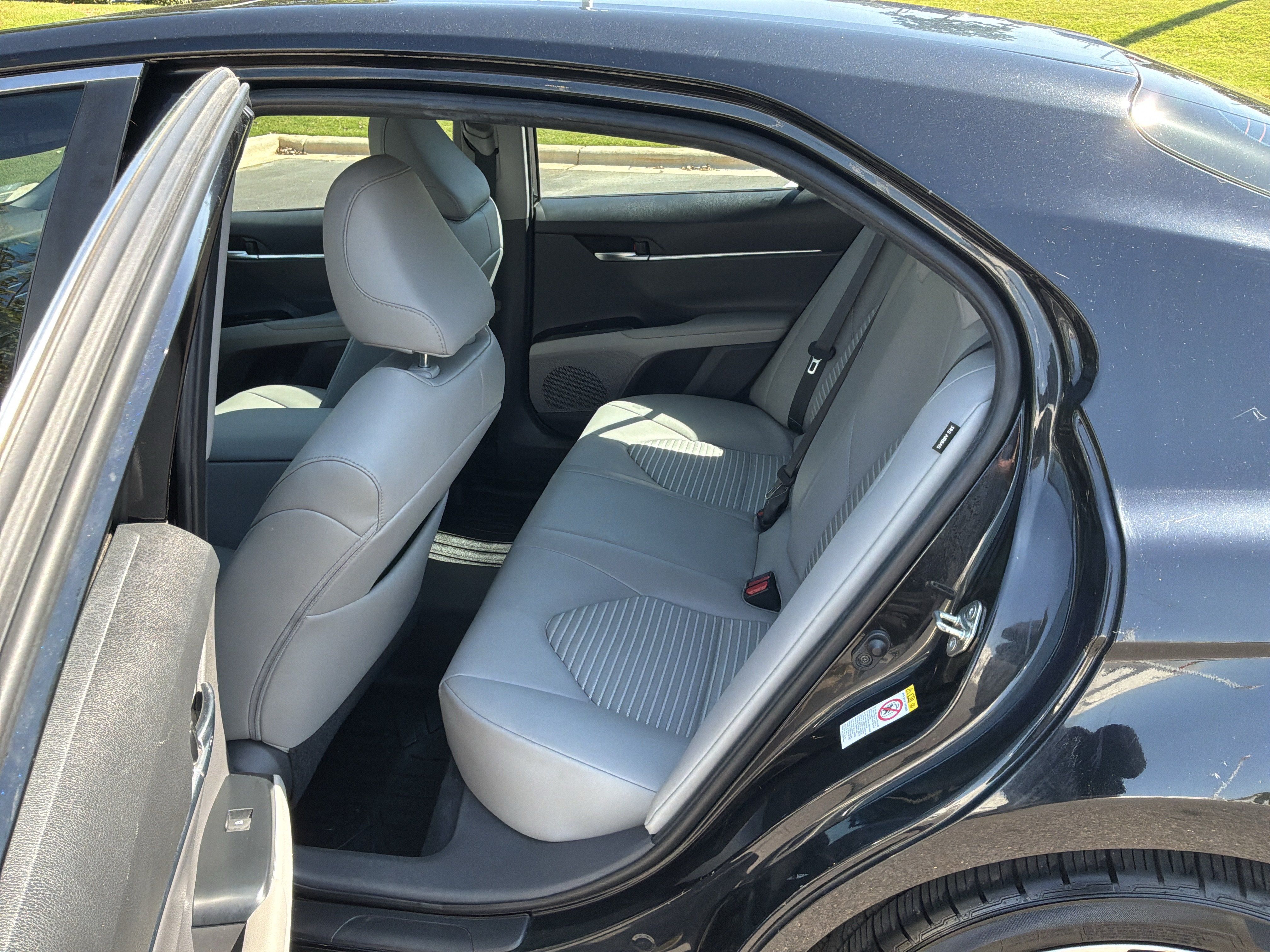 Used 2018 Toyota Camry SE w/ Moonroof Package FWD image 30