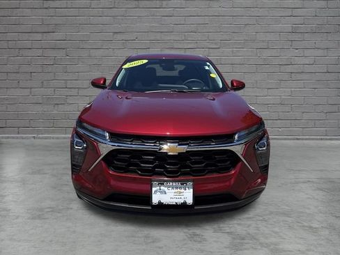 Used 2025 Chevrolet Trax LS w/ LS Convenience Package FWD image 2