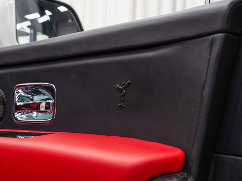 Used 2023 Rolls-Royce Cullinan Black Badge w/ Dark Exterior Package image 44