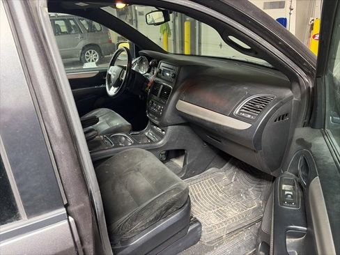 Used 2015 Dodge Grand Caravan SXT w/ Blacktop Package image 7