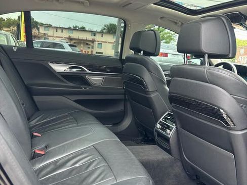 Used 2022 BMW 740i RWD image 18