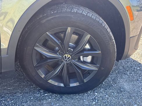 Certified 2024 Volkswagen Tiguan SE image 7