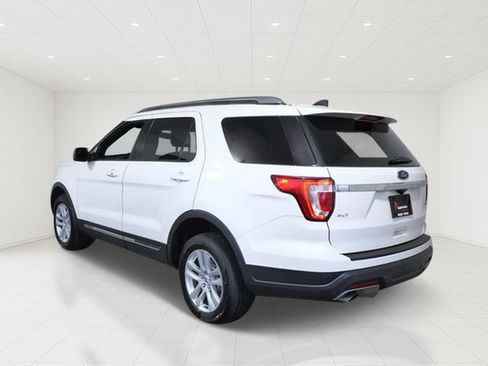 Used 2018 Ford Explorer XLT AWD/4WD image 4