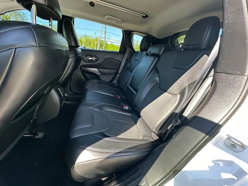 Used 2021 Jeep Cherokee Latitude Lux AWD/4WD image 16