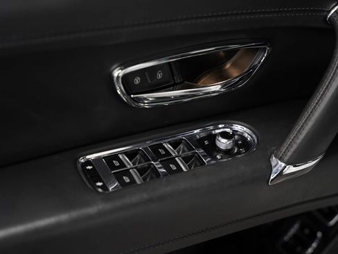 Used 2018 Bentley Bentayga Onyx Edition AWD/4WD image 46