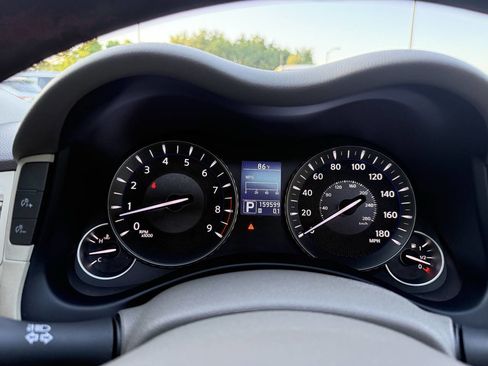 Used 2012 INFINITI M37 w/ Premium Pkg RWD image 32