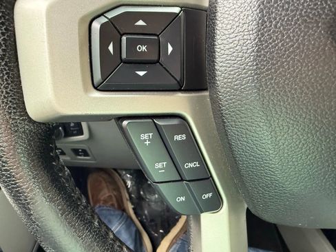 Used 2015 Ford F150 Lariat image 17