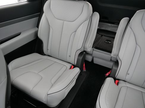 Certified 2025 Hyundai Palisade SEL image 12