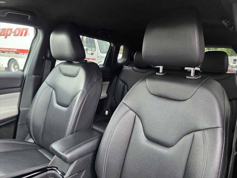 Used 2025 Jeep Compass Limited AWD/4WD image 21