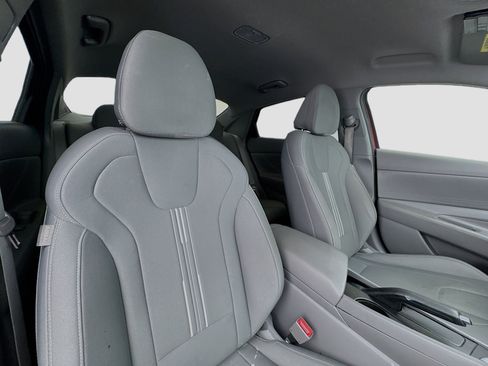 Used 2022 Hyundai Elantra SEL image 18