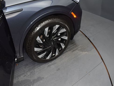 Certified 2024 Lincoln Nautilus Reserve w/ Equipment Group 202A image 18